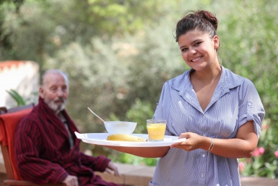 Hai bisogno della sostituzione della badante per le ferie? Rivolgiti a Vitassistance